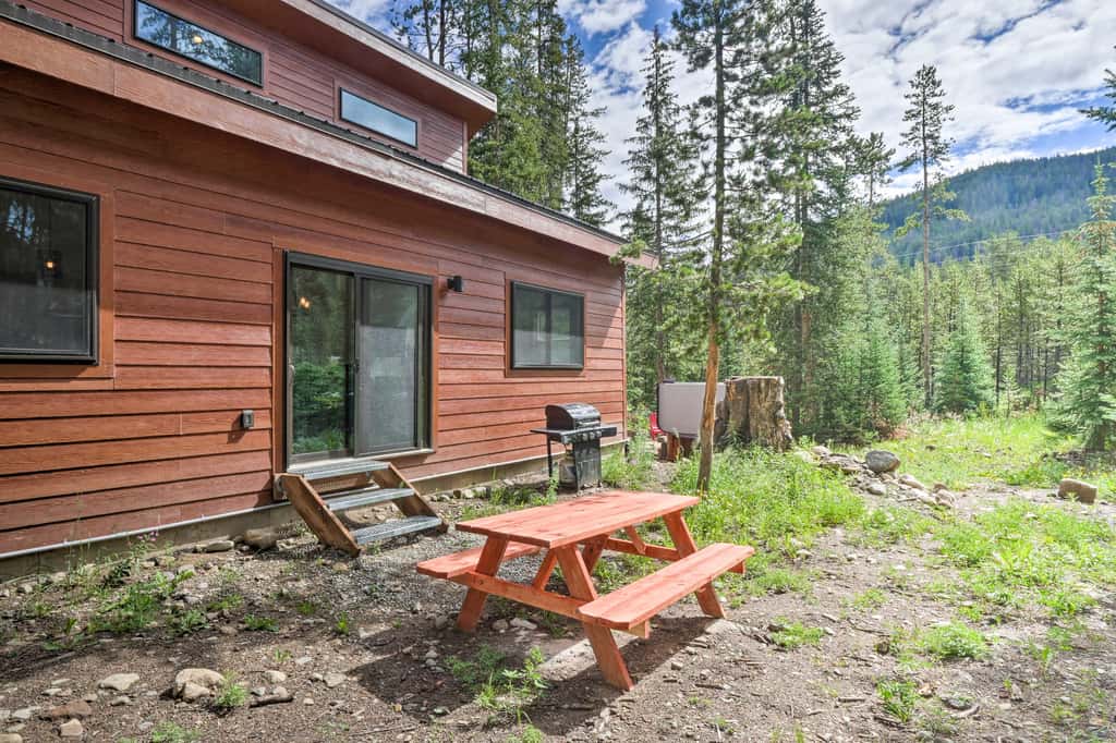 5 Mi to Ski Resort: Mtn-View Breck Home w/ Hot Tub