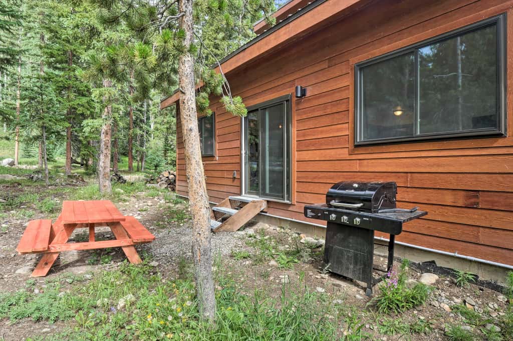 5 Mi to Ski Resort: Mtn-View Breck Home w/ Hot Tub