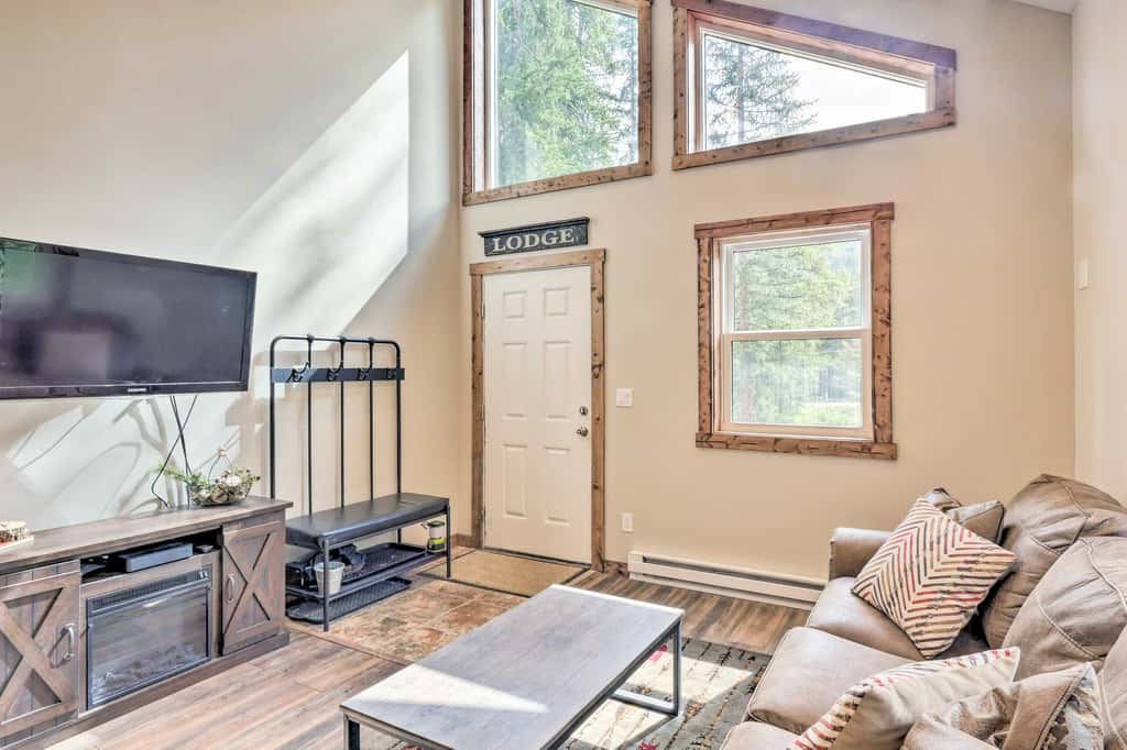 5 Mi to Ski Resort: Mtn-View Breck Home w/ Hot Tub