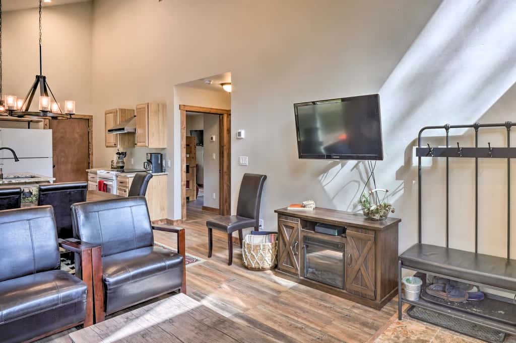 5 Mi to Ski Resort: Mtn-View Breck Home w/ Hot Tub
