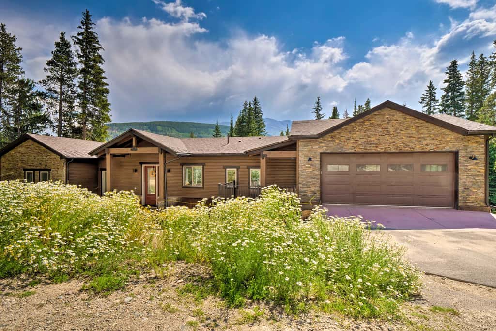3 Mi to Ski Resort: Hot Tub Haven in Breckenridge!