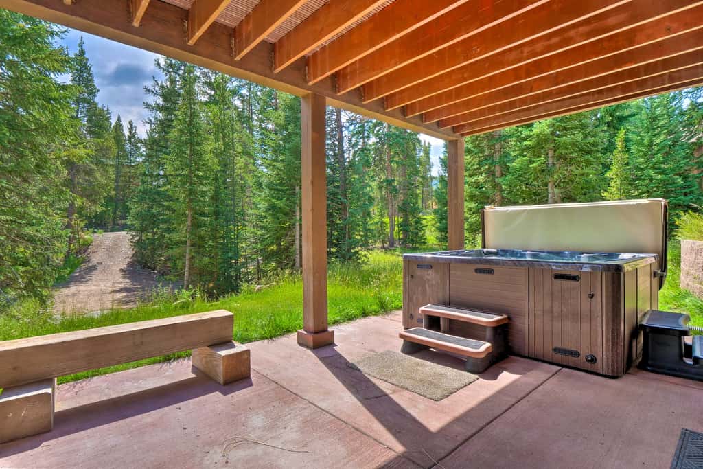 3 Mi to Ski Resort: Hot Tub Haven in Breckenridge!