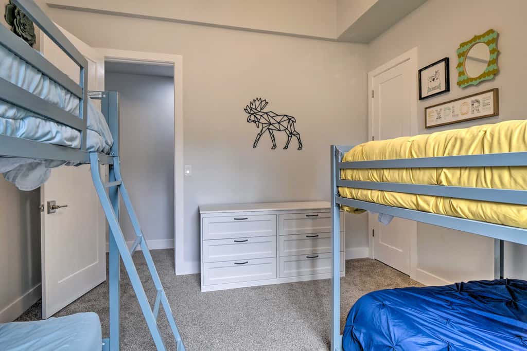 3 Mi to Ski Resort: Hot Tub Haven in Breckenridge!