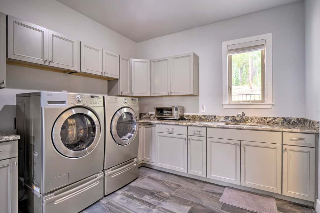 3 Mi to Ski Resort: Hot Tub Haven in Breckenridge!