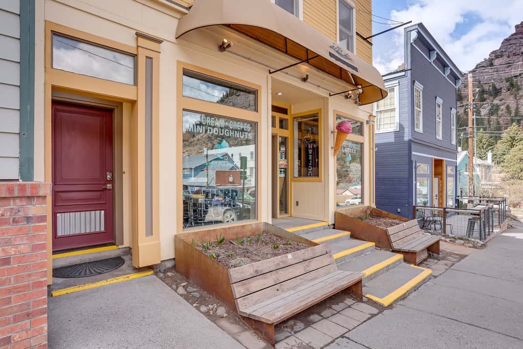 Walk to Hot Springs: Updated Retreat in Dtwn Ouray
