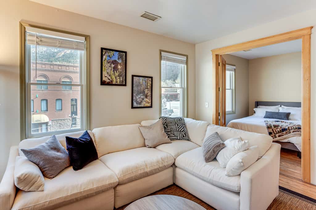 Walk to Hot Springs: Updated Retreat in Dtwn Ouray