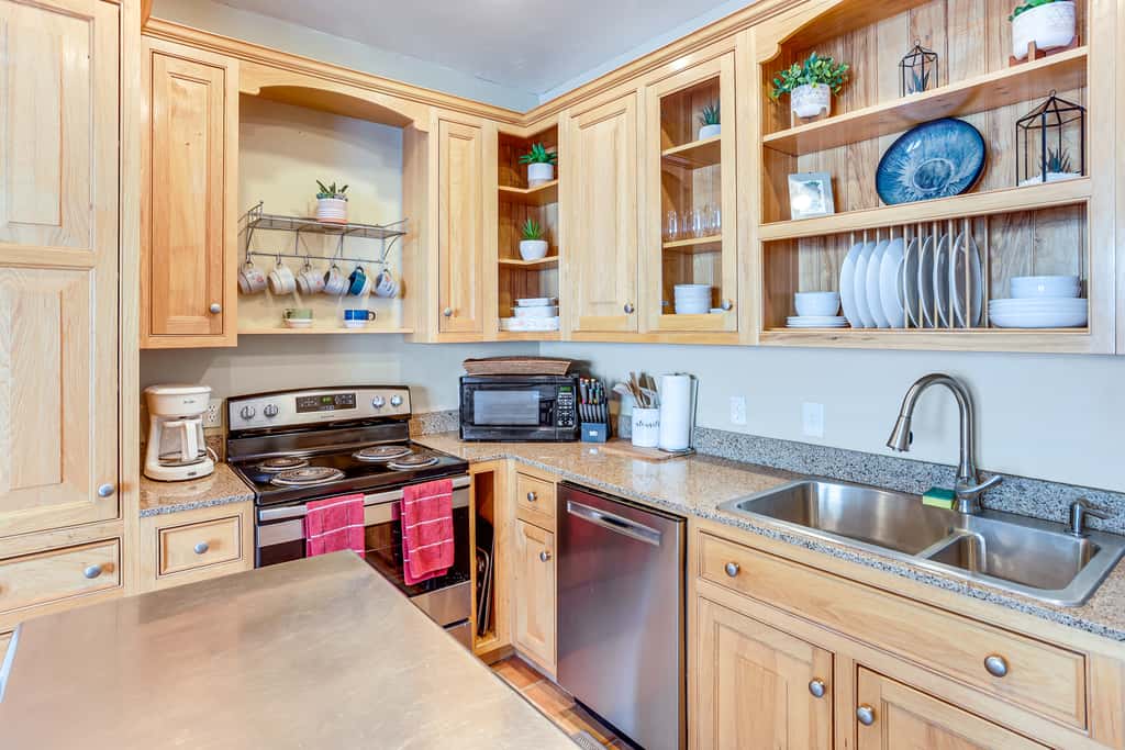 Walk to Hot Springs: Updated Retreat in Dtwn Ouray