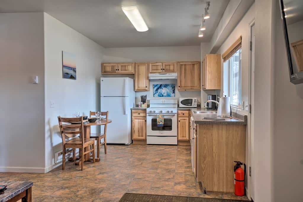 Homer Hideaway on Fritz Creek! Families Welcome