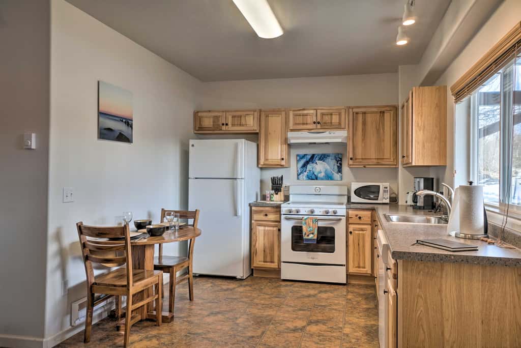 Homer Hideaway on Fritz Creek! Families Welcome