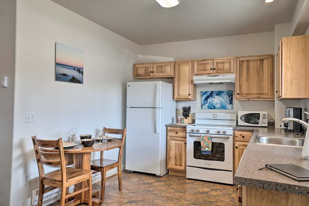 Homer Hideaway on Fritz Creek! Families Welcome