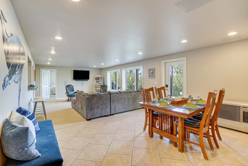 Fish & Hike: Apartment w/ Pool Table in Ketchikan!