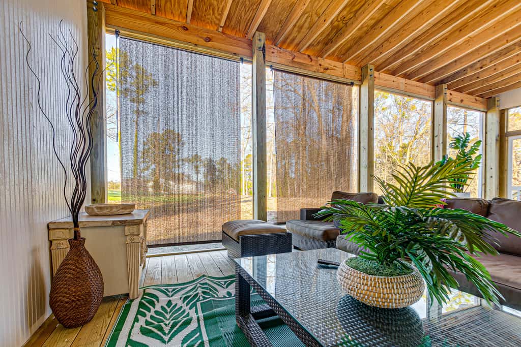 Artist’s Retreat w/ Deck! 5 Mi to Dtwn Durham