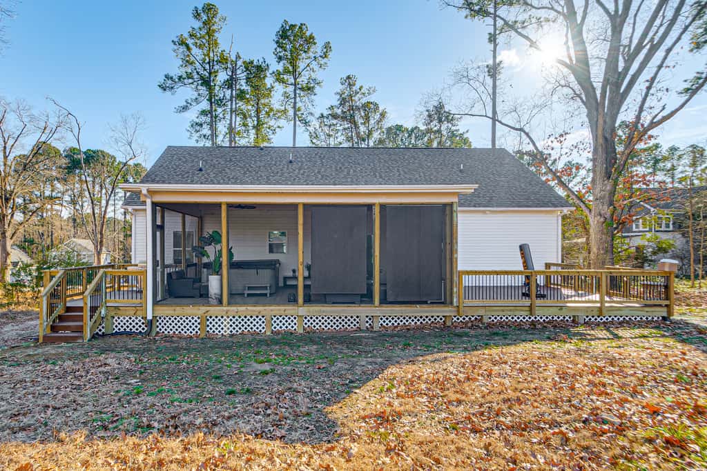 Artist’s Retreat w/ Deck! 5 Mi to Dtwn Durham