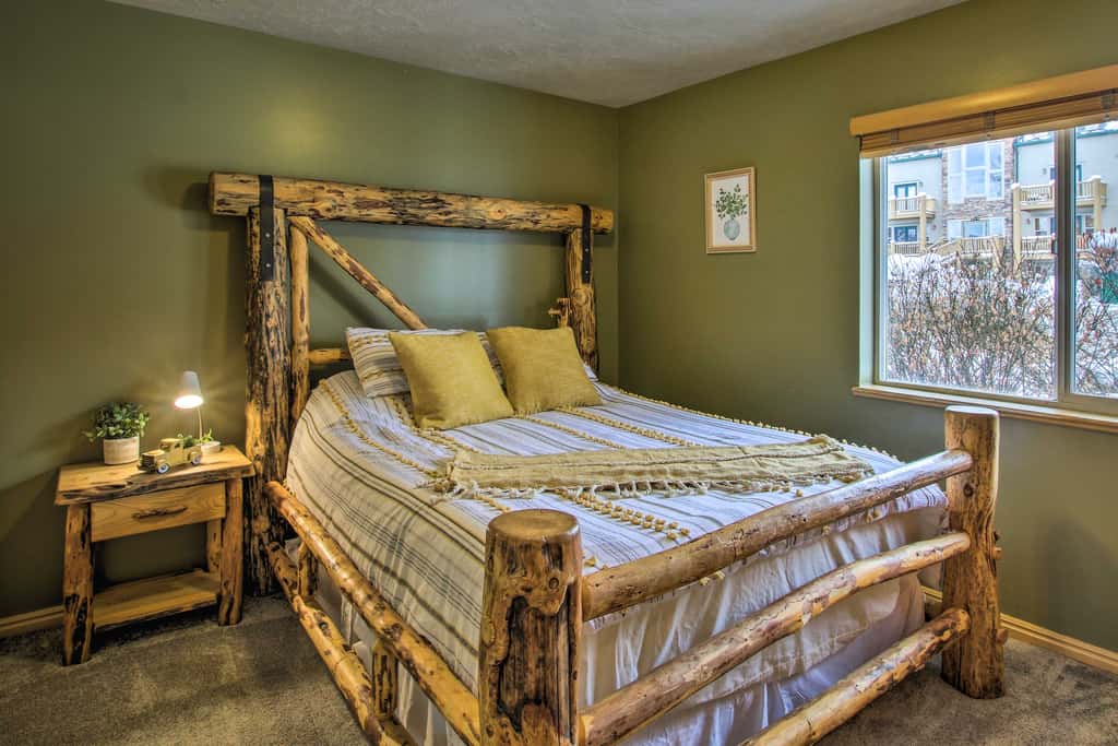 Cozy Eden Condo w/ Mtn Views in Wolf Creek Resort!