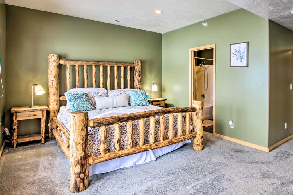 Cozy Eden Condo w/ Mtn Views in Wolf Creek Resort!