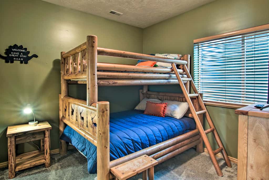 Cozy Eden Condo w/ Mtn Views in Wolf Creek Resort!