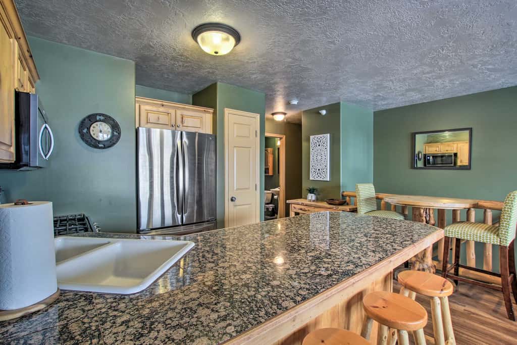 Cozy Eden Condo w/ Mtn Views in Wolf Creek Resort!