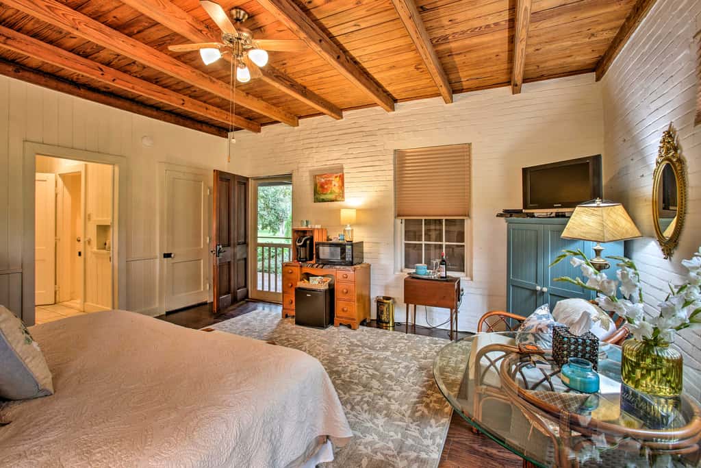 Historic Baton Rouge Vacation Rental: 6 Mi to LSU!