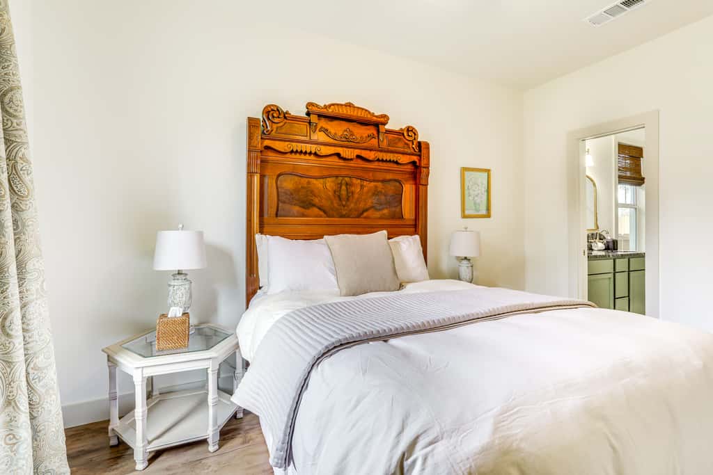 Large Yard: 'Pascagoula Peach' Home in Baton Rouge