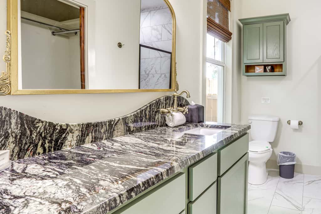 Large Yard: 'Pascagoula Peach' Home in Baton Rouge
