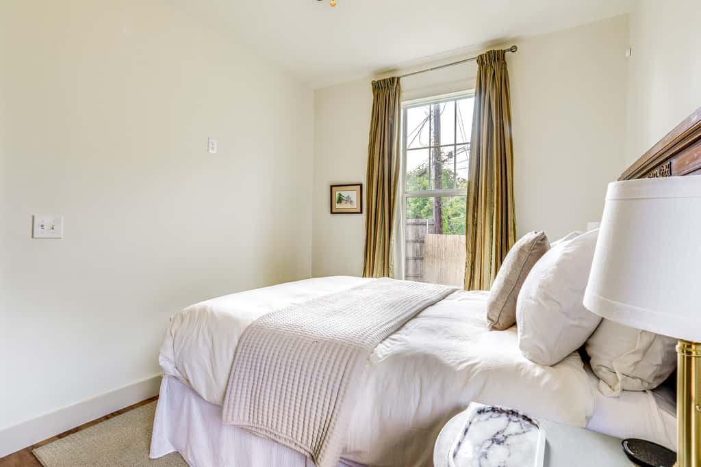 Large Yard: 'Pascagoula Peach' Home in Baton Rouge