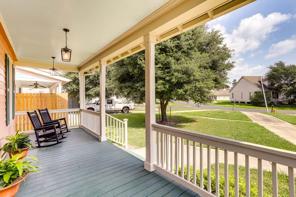 Large Yard: 'Pascagoula Peach' Home in Baton Rouge