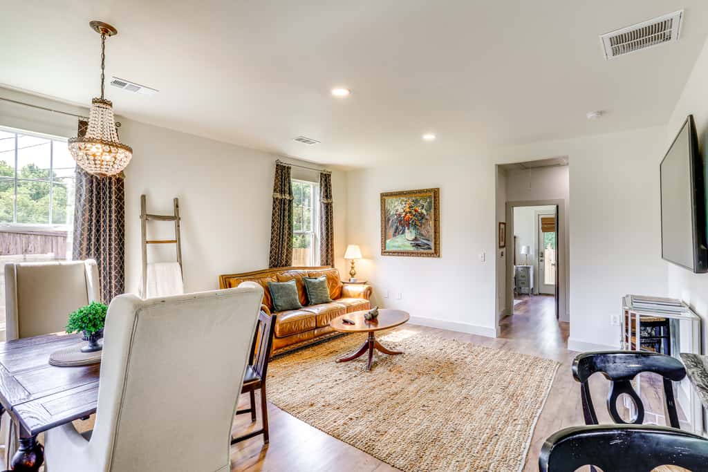 Large Yard: 'Pascagoula Peach' Home in Baton Rouge