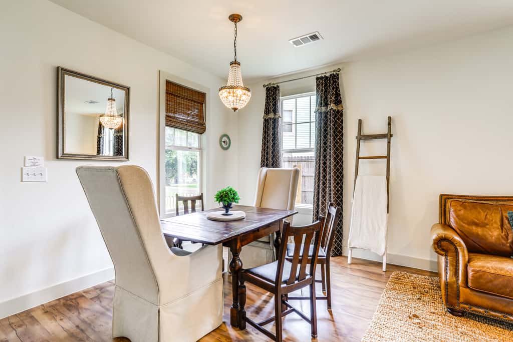 Large Yard: 'Pascagoula Peach' Home in Baton Rouge