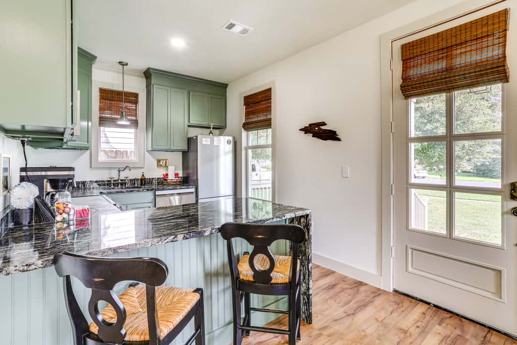 Large Yard: 'Pascagoula Peach' Home in Baton Rouge