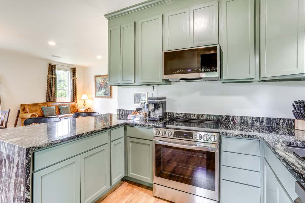 Large Yard: 'Pascagoula Peach' Home in Baton Rouge