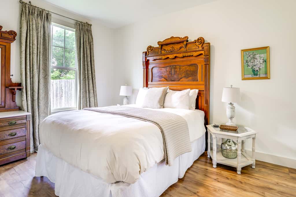 Large Yard: 'Pascagoula Peach' Home in Baton Rouge