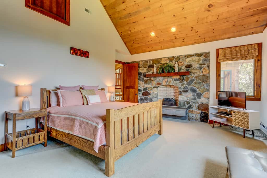 Peaceful Mountian Oasis: Firepit, Hot Tub, Sauna!