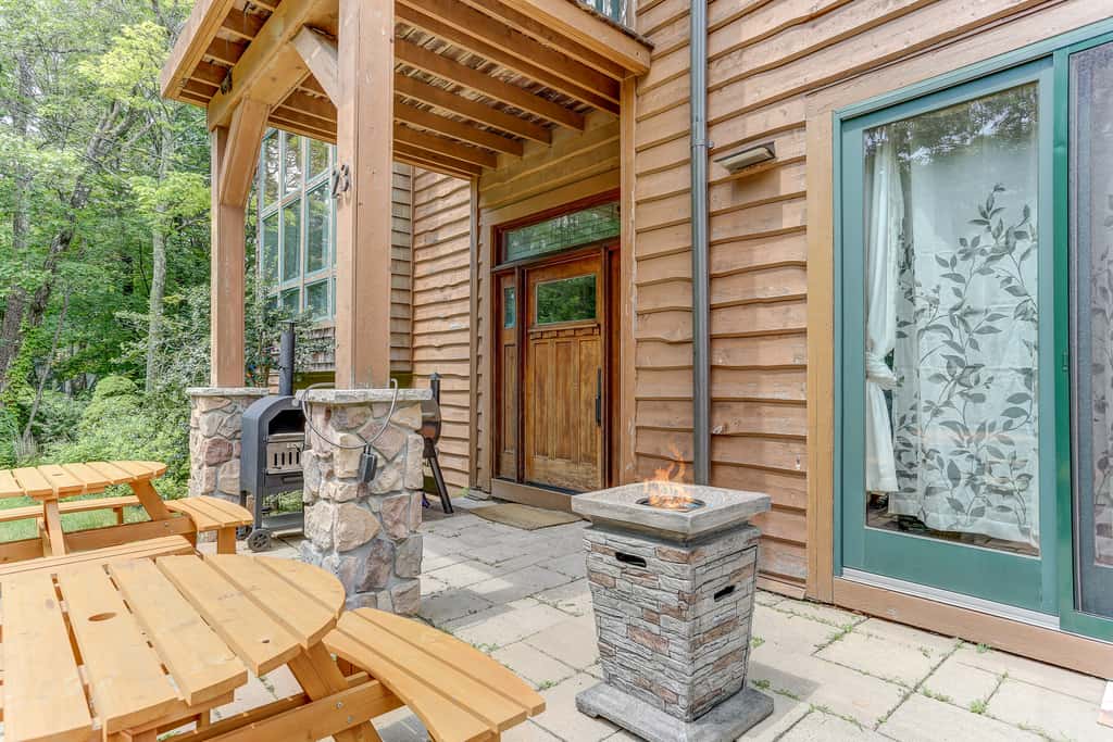 Peaceful Mountian Oasis: Firepit, Hot Tub, Sauna!