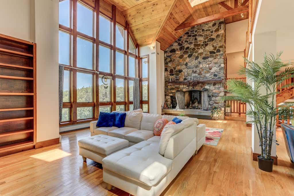 Peaceful Mountian Oasis: Firepit, Hot Tub, Sauna!