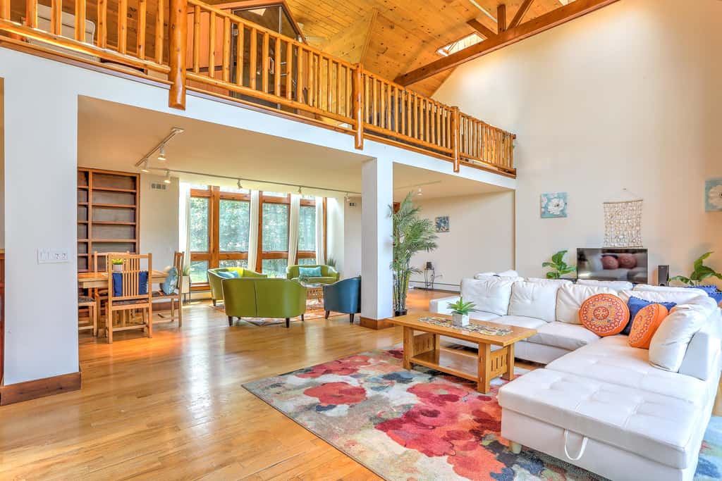 Peaceful Mountian Oasis: Firepit, Hot Tub, Sauna!