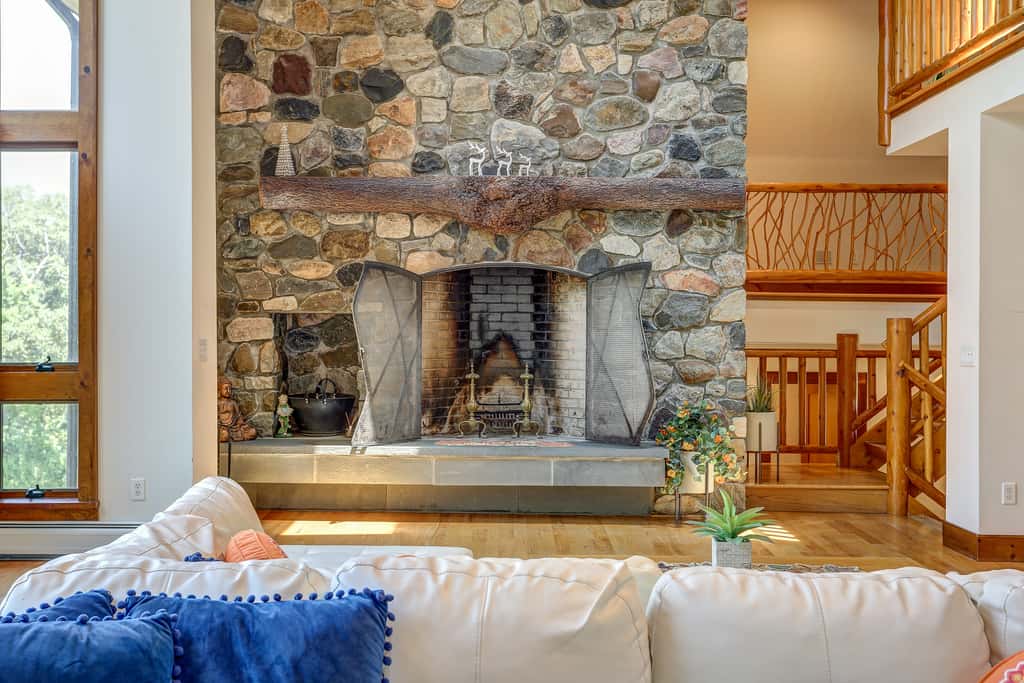 Peaceful Mountian Oasis: Firepit, Hot Tub, Sauna!