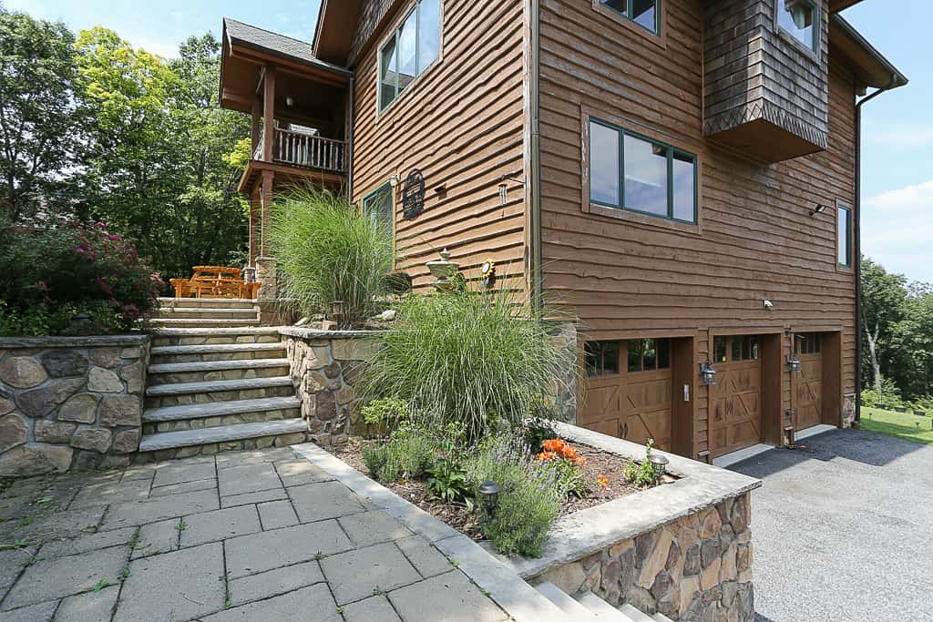 Peaceful Mountian Oasis: Firepit, Hot Tub, Sauna!