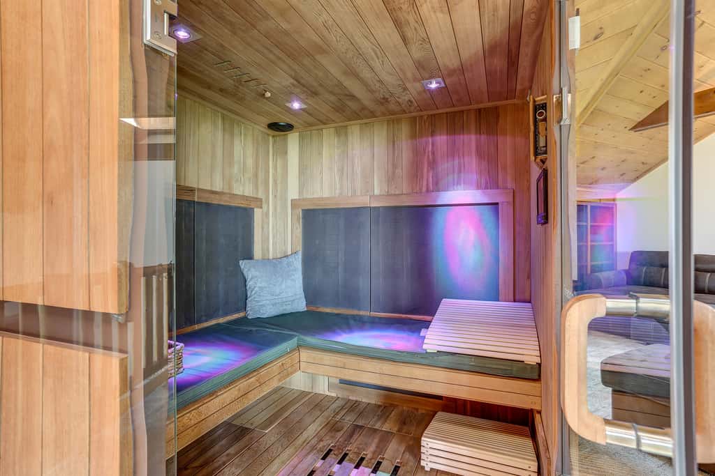Peaceful Mountian Oasis: Firepit, Hot Tub, Sauna!