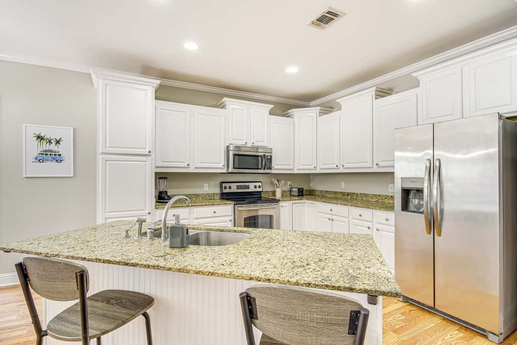 Bright Biloxi Condo: Walk to the Beach!