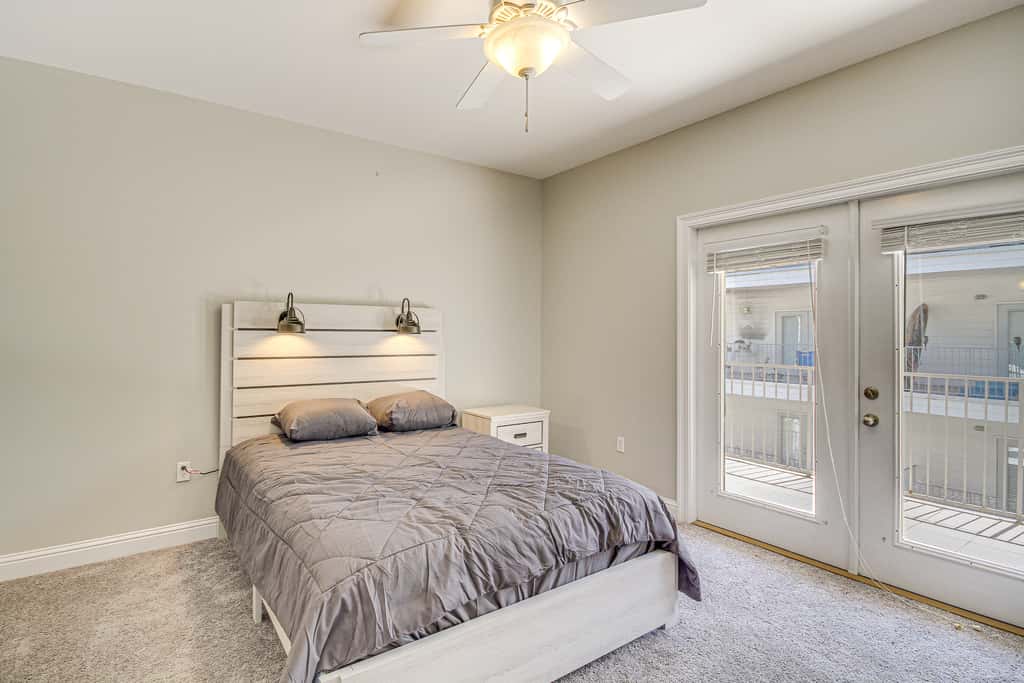 Bright Biloxi Condo: Walk to the Beach!