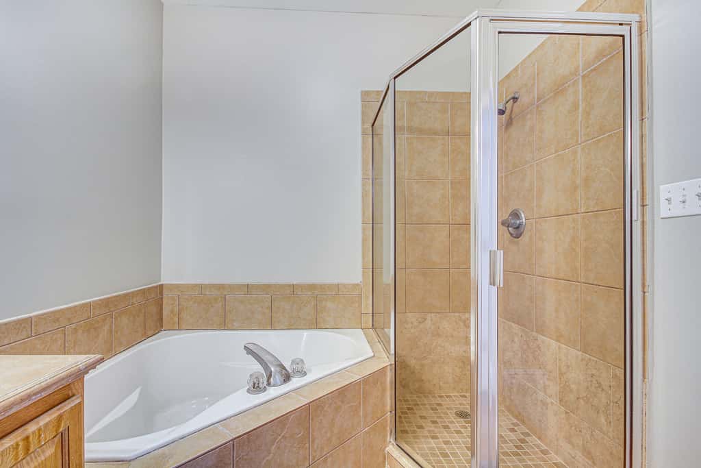 Bright Biloxi Condo: Walk to the Beach!