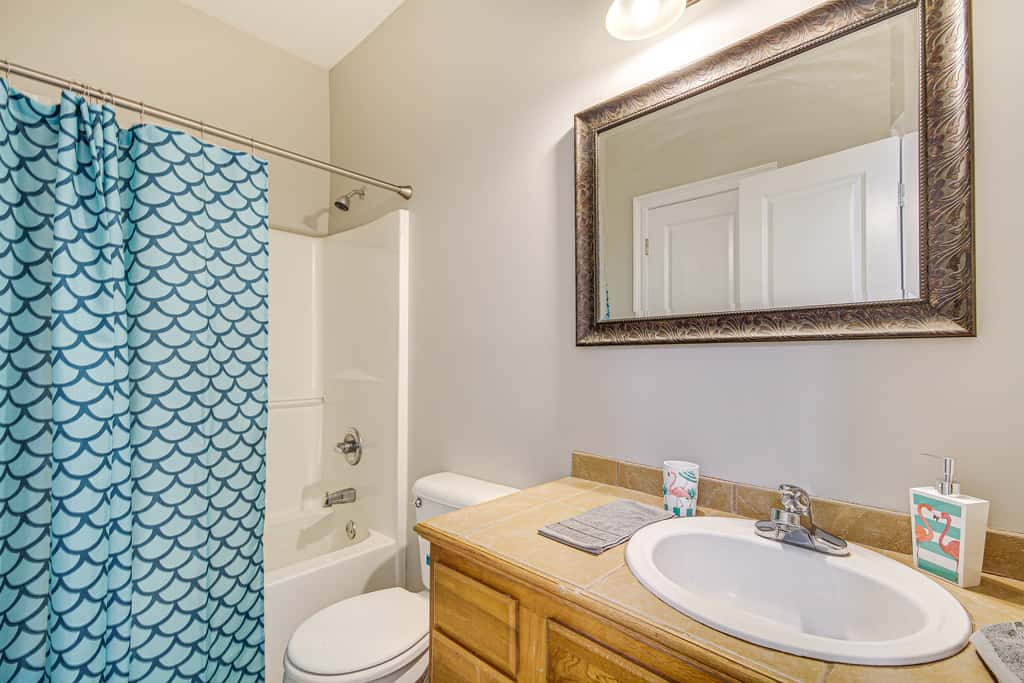 Bright Biloxi Condo: Walk to the Beach!