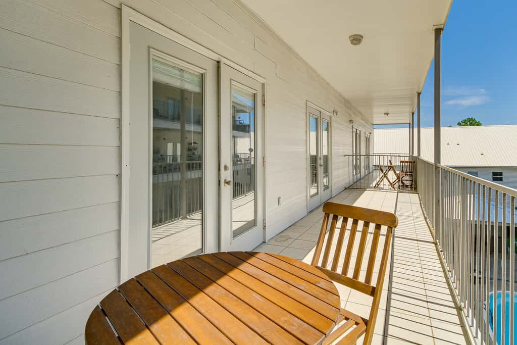 Bright Biloxi Condo: Walk to the Beach!