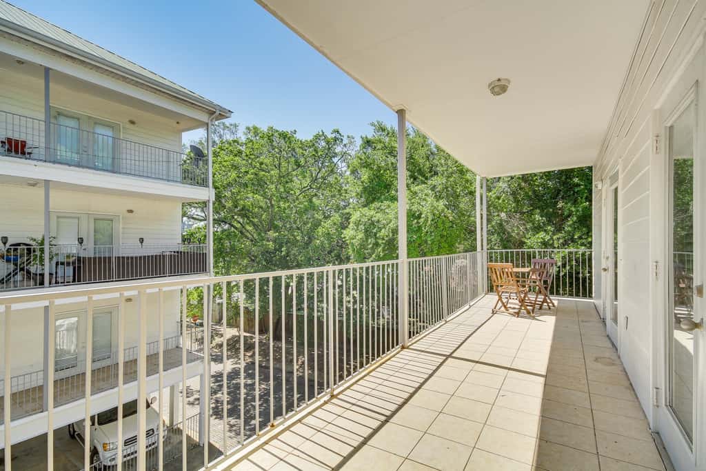 Bright Biloxi Condo: Walk to the Beach!