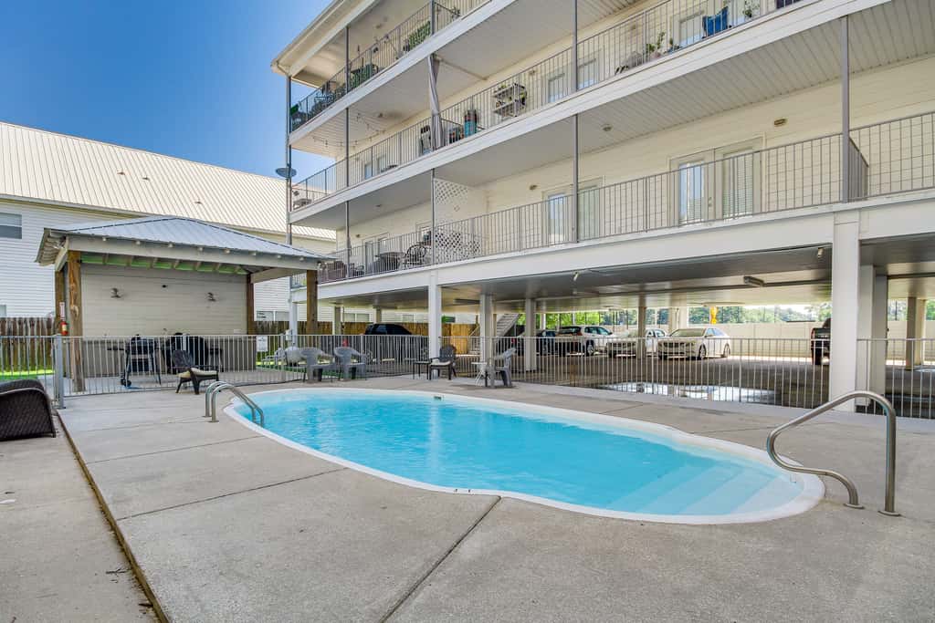 Bright Biloxi Condo: Walk to the Beach!