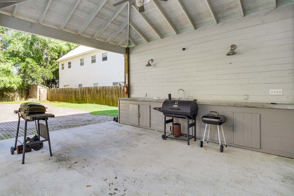 Bright Biloxi Condo: Walk to the Beach!