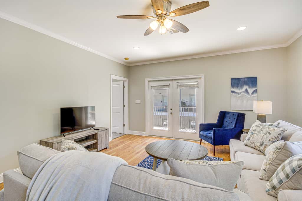 Bright Biloxi Condo: Walk to the Beach!