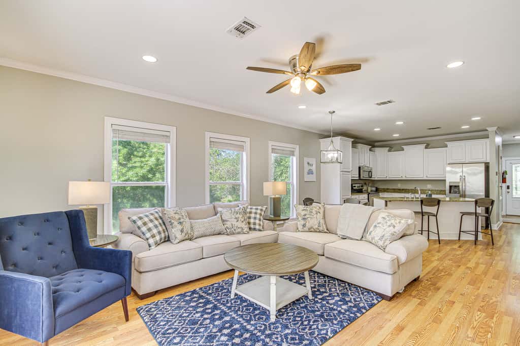 Bright Biloxi Condo: Walk to the Beach!