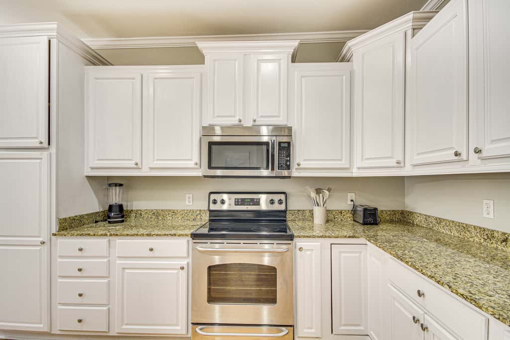 Bright Biloxi Condo: Walk to the Beach!
