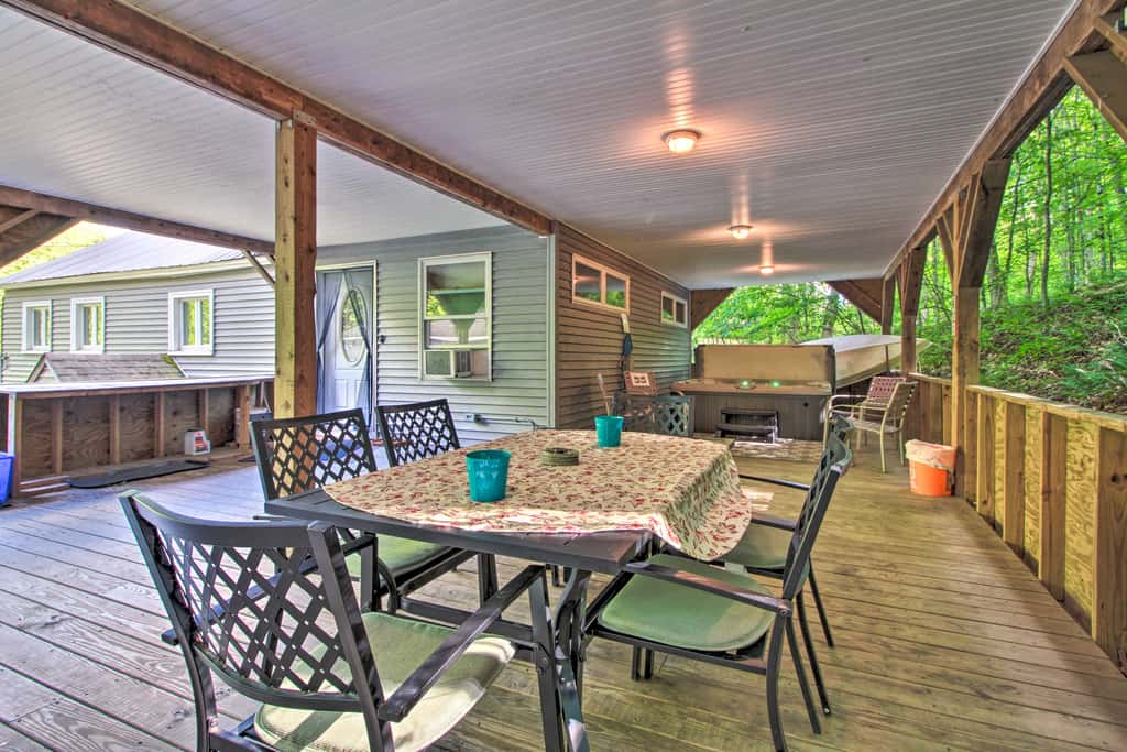 Ludlow Home w/ Hot Tub, Near Okemo Resort!